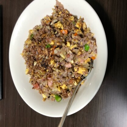 初めて雑穀米で炒飯を作りました。とても美味しかったです。
